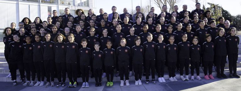 PHOTO-RETOUCHEE-AVEC-TOUTES-LES-FILLES